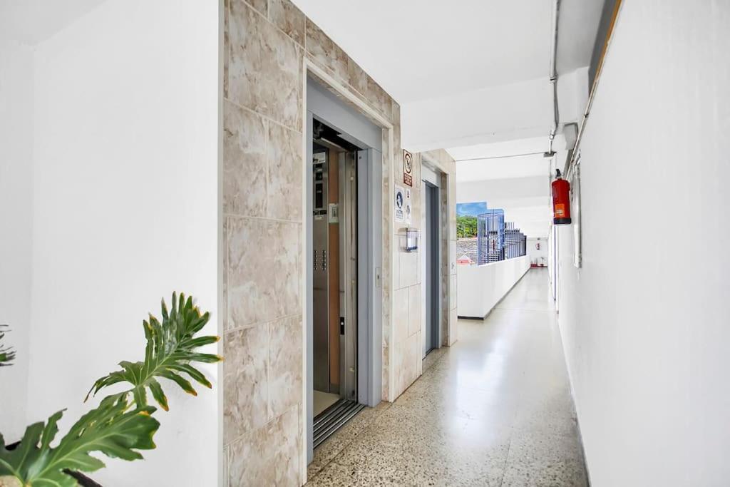 Alexander Apartment Playa De Las Americas エクステリア 写真